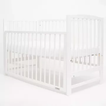 Dětská dřevěná postýlka značky New Baby