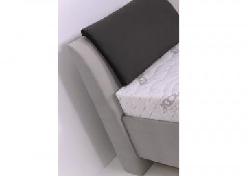 Čalouněná postel Rio